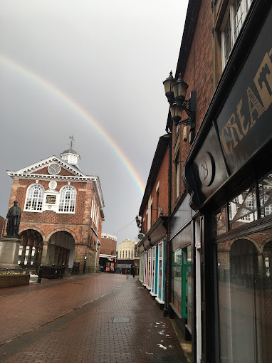 🌈 Get set for the weekend with flawless grooming! Our hair removal services have you covered. While you visit you can visit the UK's no.1 Pub - Tamworth Tap  🏆This pub offers history, charm and amazing drinks. Cheers to a weekend done right! 🍺 #WeekendReady.