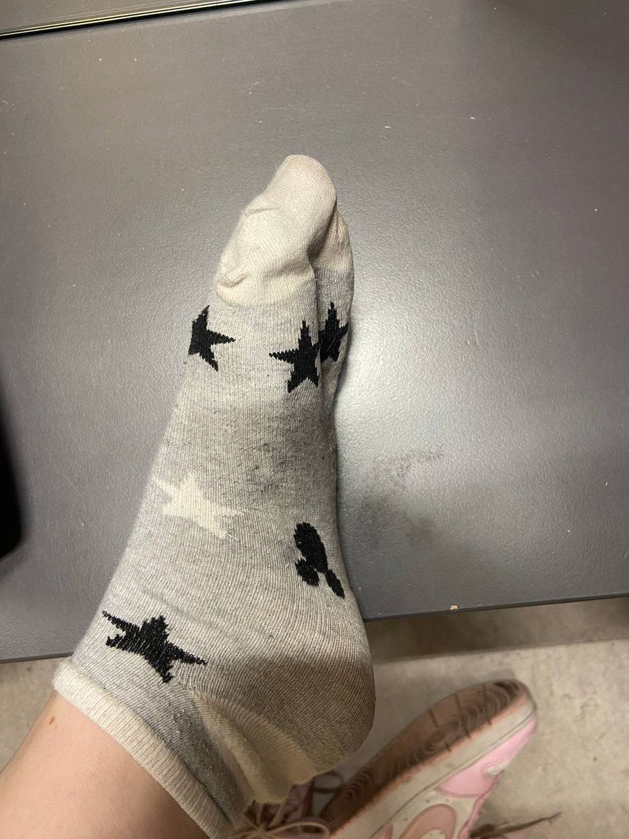 HerrinVik666's tweet photo. Heute mal wieder in Söckchen nach einem anstrengenden Tag. #Socken #Söckchen #socks #Sockenfetisch #Disneysocken #sternchen #herrin #goddess #mistress #femaledomination #femdom #gothherrin #jungherrin #socksfetish https://t.co/LietNfIaBv