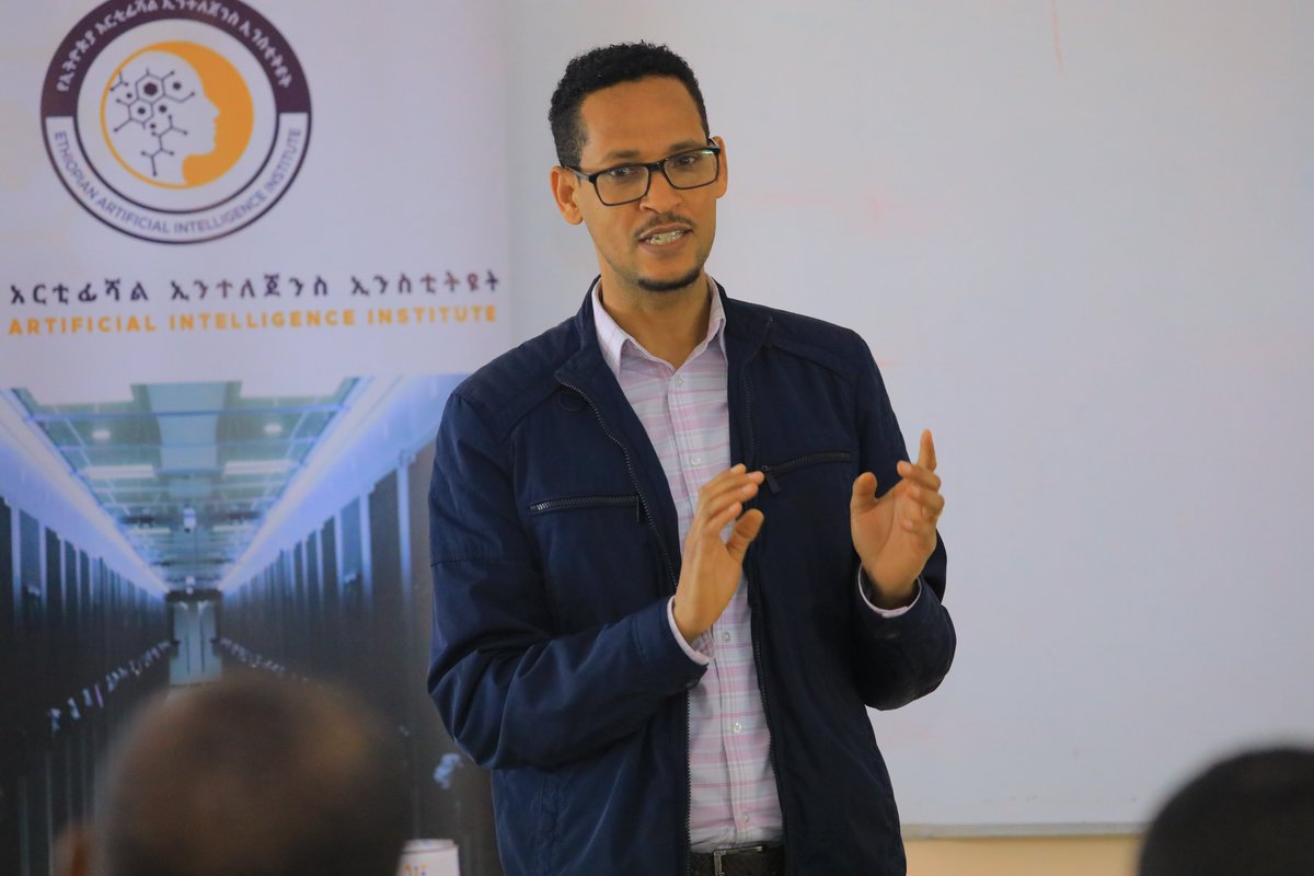 EthiopianAII's tweet photo. 2/3 በክበቡ የምሥረታ መርሓ ግብር ላይ የኢንስቲትዩቱ ምክትል ዋና ዳይሬክተር ታዬ ግርማ (ዶ/ር) ተገኝተው ባደረጉት ንግግር የሰው ሰራሽ አስተውሎት ቴክኖሎጂ በጊዜ ሂደት ውስጥ ያለፈውን ተግዳሮት እና አሁን ያለበትን ሁኔታ ለተማሪዎች አብራርተዋል፡፡ https://t.co/lMK5sZrcJN