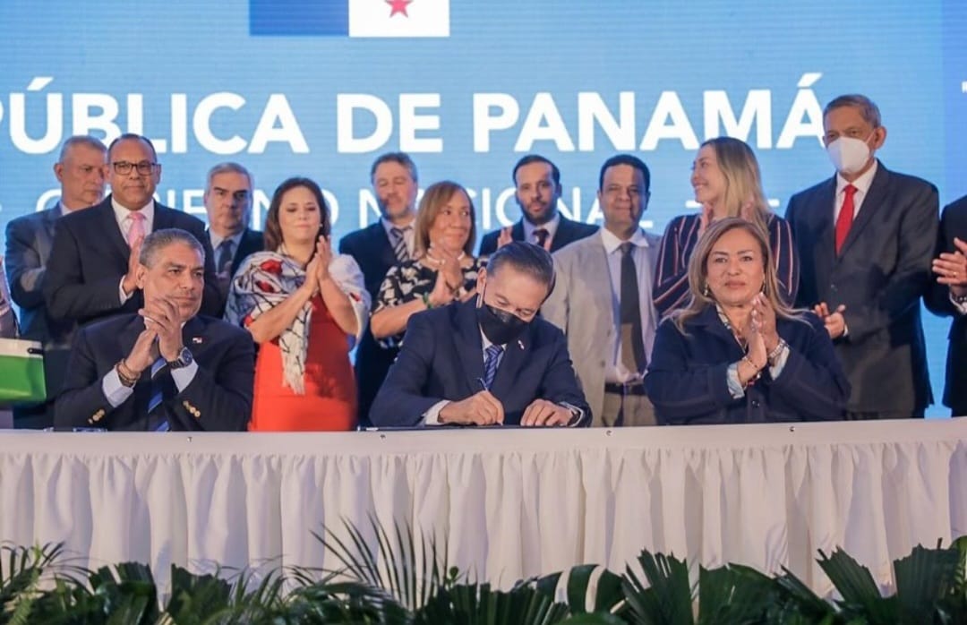 IEA_UP's tweet photo. El presidente de la República, Laurentino Cortizo sancionó la ley 1007 de Medicamentos, que permite la disponibilidad y abastecimiento oportuno y seguro de medicamentos de calidad a la población que se atiende en las instituciones de salud pública. https://t.co/Hmz3yHVdbf