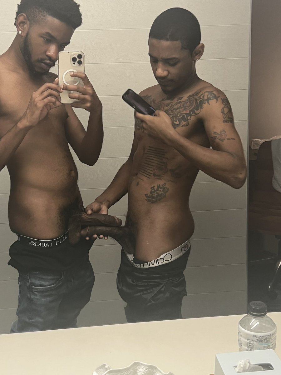 hislilxannyy's tweet photo. Comparing dicks w my bro 😎🍆👬@raypotts https://t.co/oO6tDa2zWz