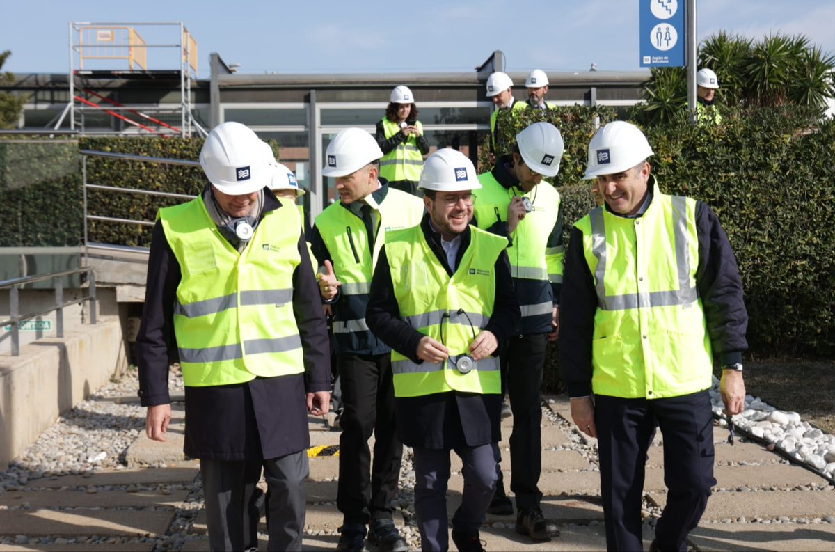 Posem en marxa una infraestructura per millorar la resiliència del sistema de tractament de l’ETAP de #SantJoanDespí en temps de sequera.

El president <a href="/perearagones/">Pere Aragonès i Garcia</a> i el conseller <a href="/dmascort/">David Mascort</a> han visitat la instal·lació acompanyats de <a href="/cirilrozman/">Ciril Rozman</a>, <a href="/felipecamposlh/">Felipe Campos Rubio</a> i <a href="/jorgemanent/">Jorge Manent</a>.