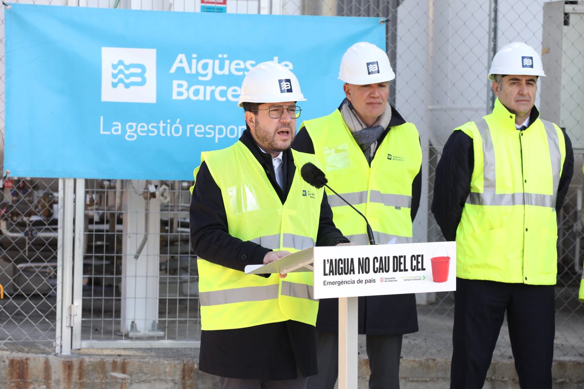 aiguesbcnclient's tweet photo. Posem en marxa una infraestructura per millorar la resiliència del sistema de tractament de l’ETAP de #SantJoanDespí en temps de sequera.

El president @perearagones i el conseller @dmascort han visitat la instal·lació acompanyats de @cirilrozman, @felipecamposlh i @jorgemanent. https://t.co/cSrlDxP8YI