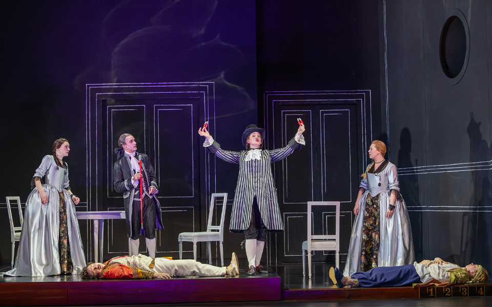 Opera_North's tweet photo. Toi Toi Toi to the #ONCosi team, who open @GrandTheatreLS1 tonight in Tim Albery's classic Enlightenment era production. Who will end up with who? 🤔💕

More photos » https://t.co/H6AFKl1RN4 
📸: @glossophoto https://t.co/0s6hMEYpJQ