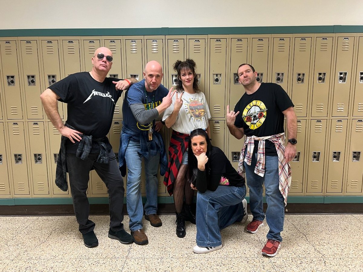 DMSskvir's tweet photo. Team 8A still rocking the 90s. #dmsbears #team8A https://t.co/VzmH7OIBC4