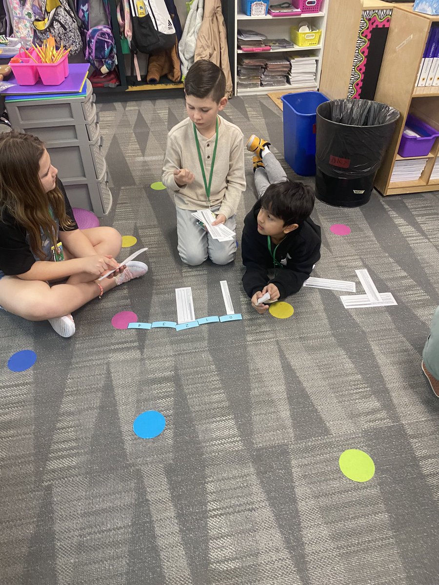 MrsLavenderRES's tweet photo. Students are learning what strong (and not as strong) extended constructed responses look like! @rockenbaughES @DragonsCandI https://t.co/yINlZaQyKS