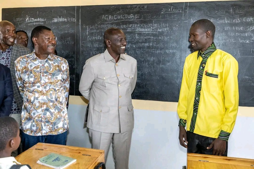 Otieno__Max's tweet photo. President William Ruto meets the Baringo man who borrowed 500/- Hustler Fund loan to start a school and now owns a group of schools. https://t.co/w1GHTqtxaS