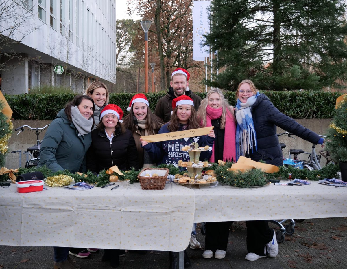During the annual Christmas appeal, the Tilburg University Fund raised over 800 euros. Thank you for sharing your dream and contributing to realizing the dream of the Zero Poverty Lab! Everyone who donated could hang a ribbon with their dream in the Christmas tree on campus.