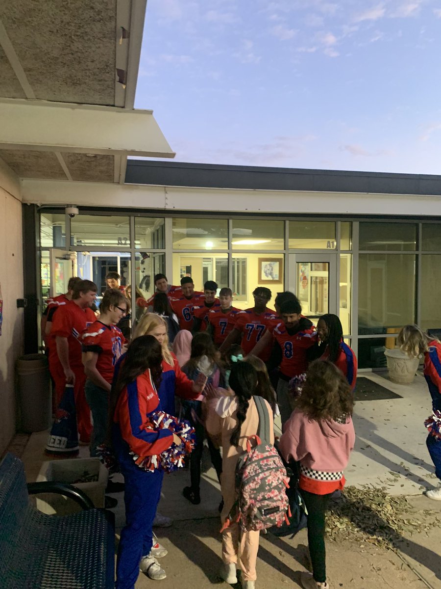 Awesome start to the day at Alcorta Elementary!!! Happy Friday. Keep working hard! Thank you for having us this morning <a href="/AbileneISDAthl1/">Abilene ISD Athletics</a> <a href="/abileneisd/">Abilene ISD</a> <a href="/GoCooperCougars/">Cooper High School</a> #TCW