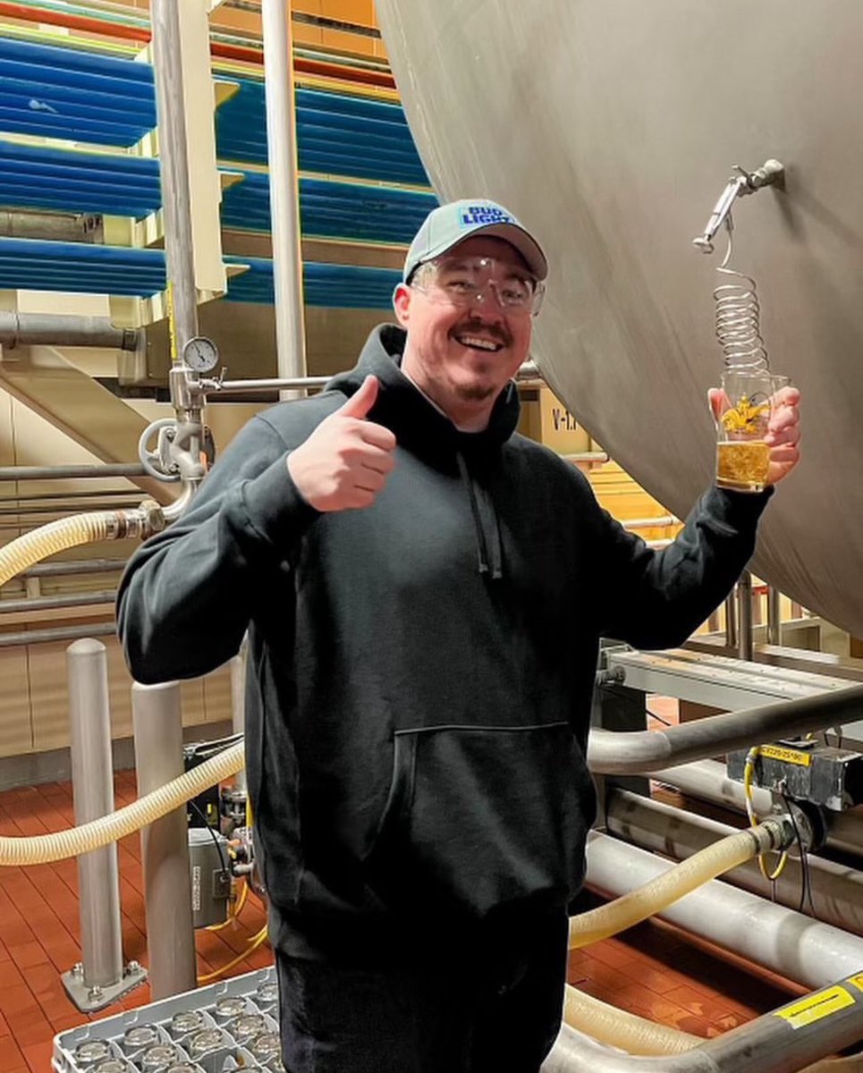 Croom4Men's tweet photo. comedian Shane Gillis touring our facility in Eskilstuna, Sweden https://t.co/VVs4VeqWEr