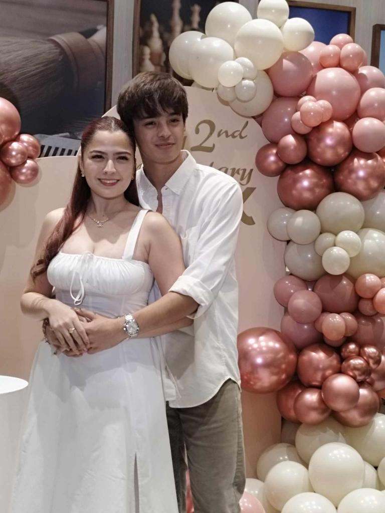LhenzkyGomez's tweet photo. Omyghaad! Nangingisay na ko sa kilig! #KdLex pala ang magtutuloy ng nabokyang kasal ng Bethlon hahaha! 

KDLEX SWEETHEARTS NIGHT

TWO YEARS WithKDLEX https://t.co/eOmsQlUvZQ