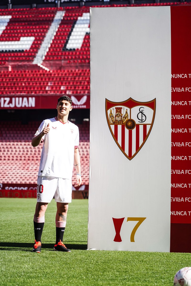 SevillaFC's tweet photo. 📍🏟️ Ramón Sánchez-Pizjuán 🤝 Alejo https://t.co/jUxxlUpbjO