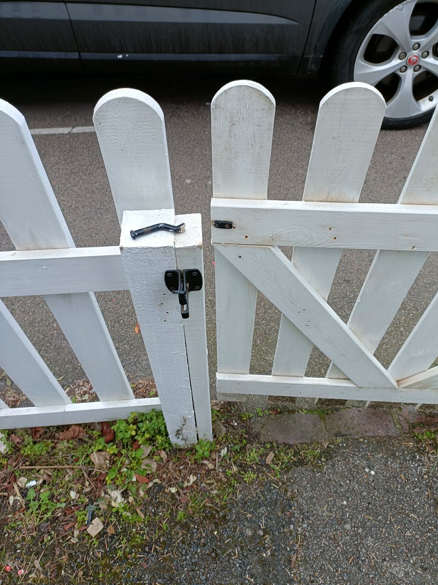 ScruffyJiver's tweet photo. @wfcouncil do you think it is acceptable for your waste teams to damage people's property like this?! Two weeks running they have done this now. It is starting to feel like deliberate harassment. https://t.co/ogHGEv0XuU