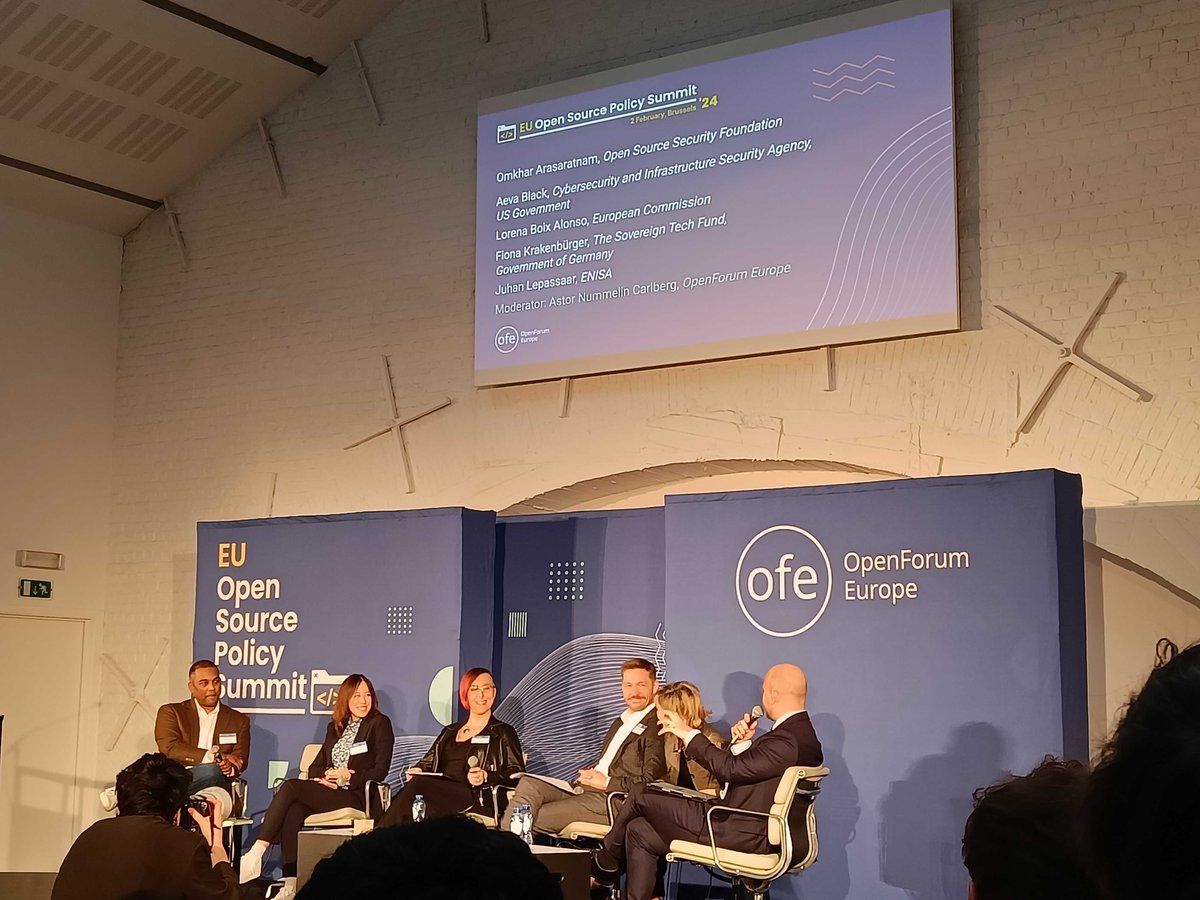 Sape_BY's tweet image. &quot;People ask if one can trust #opensource software. There&apos;s nothing not to trust about #FOSS: being open makes it more trustworthy than closed source. And it is now so essential, that it&apos;s like asking if one can trust water&quot; - Fiona Krakenbürger from @sovtechfund at #EUOpenSource