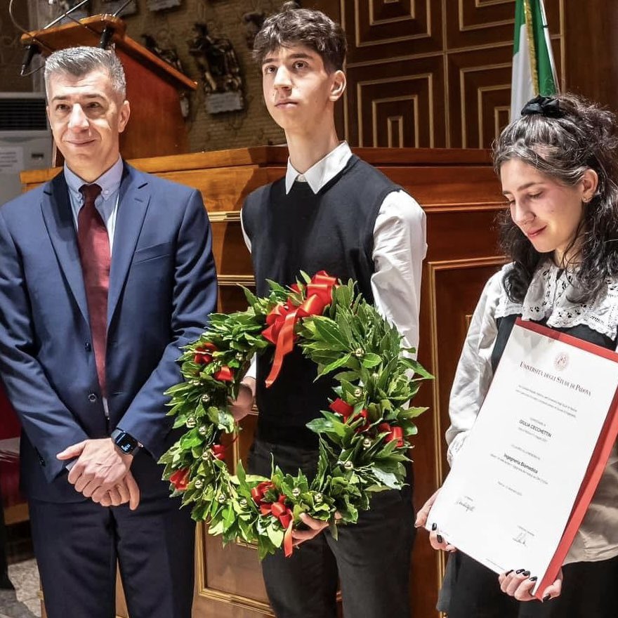 Oggi #GiuliaCecchettin ha ottenuto dall’Università di Padova la laurea alla memoria in ingegneria biomedica 🌹