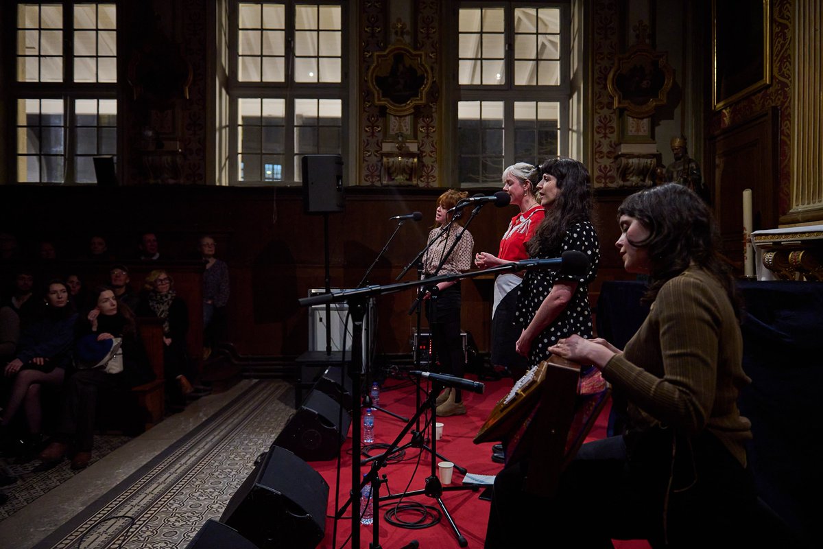 Retour en images sur notre vernissage d'hier soir, l'occasion de célébrer #BrigidsDay et la 2e phase de notre Project Space.
Merci à Mme la Ministre <a href="/CarrollJennifer/">Jennifer Carroll MacNeill TD</a> pour sa présence.

📅Exposition visible jusqu'au 25 février
👉Plus d'infos : centreculturelirlandais.com/en-ce-moment/e…