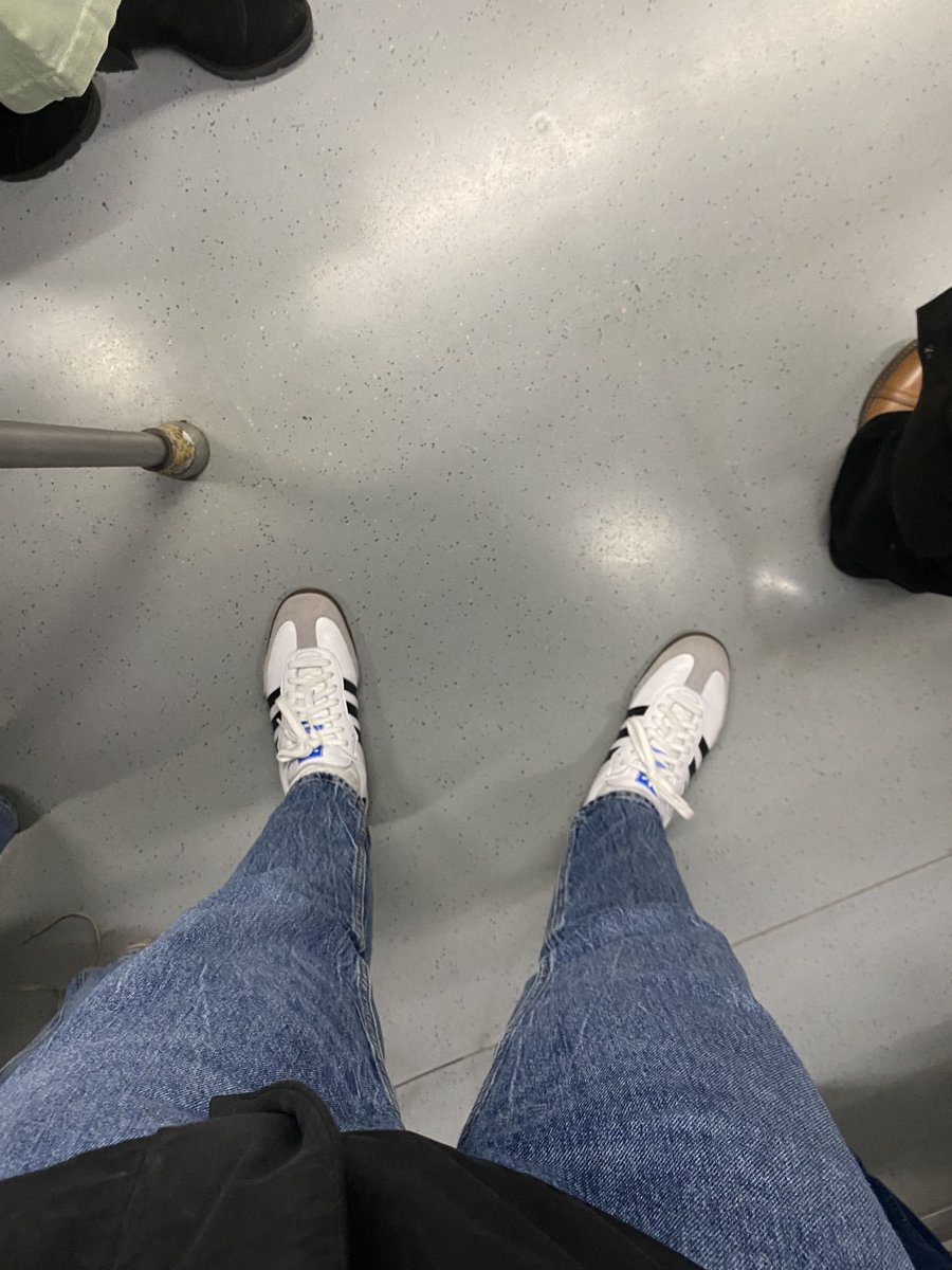 Si una persona más me dice que mis zapas son de Cayetano me veré obligado a zurrarle