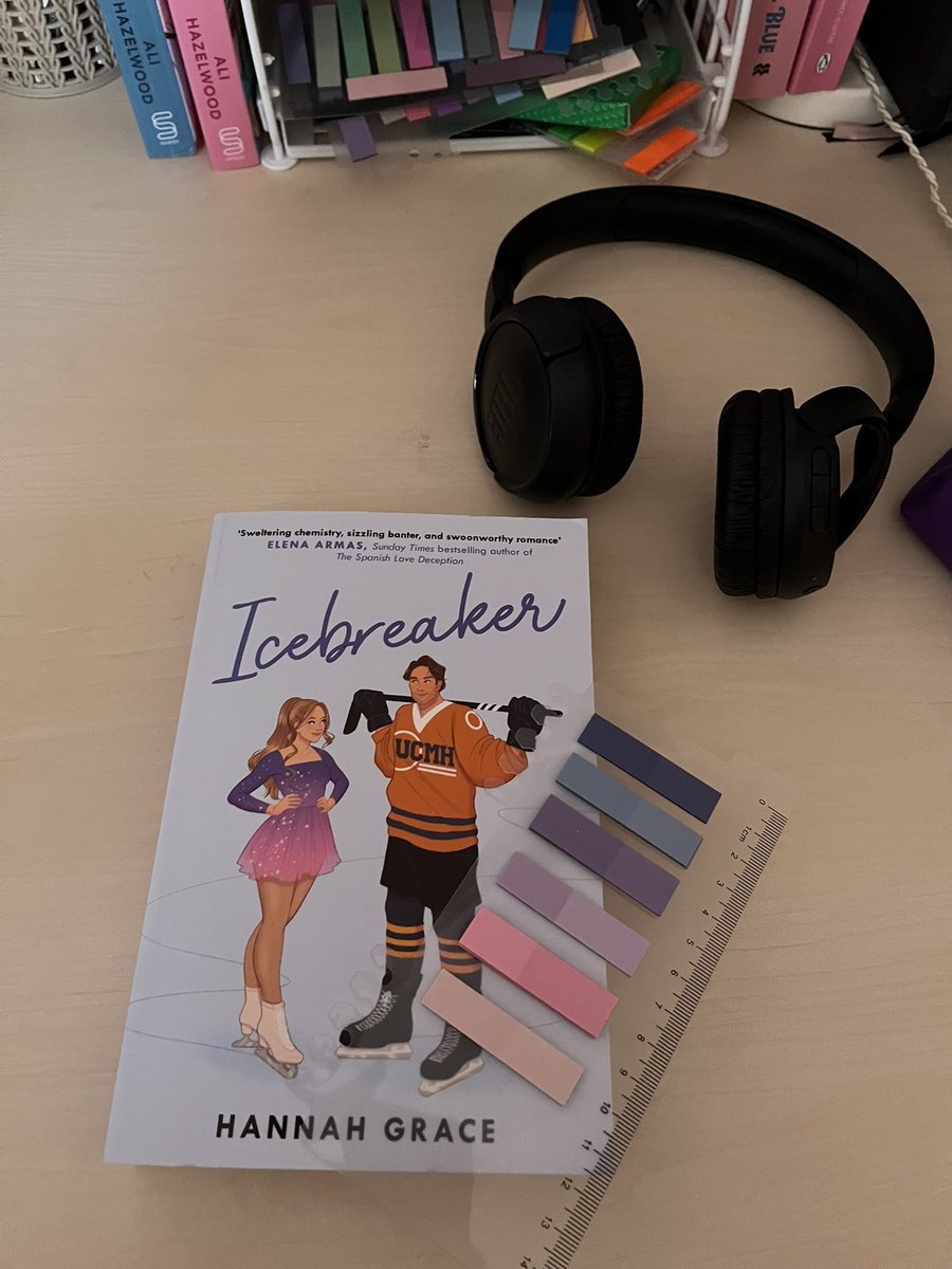 heidnwisjs's tweet photo. Im having finals exams next week but the book and the tabs are seducing me😭 #booktwt https://t.co/QO4wPwar7B