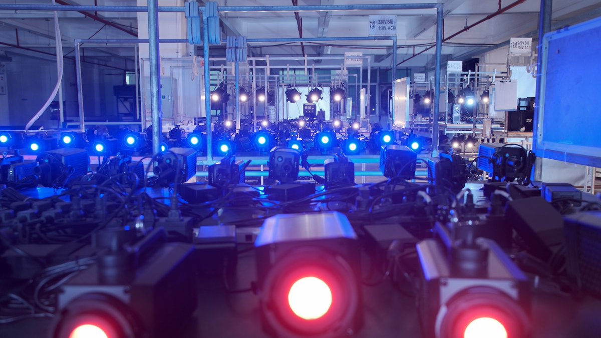 Wil je weten waar #Nanlite continulicht vandaan komt? Bekijk de video van het fabrieksbezoek van Johnnie Behiri <a href="/CineDnews/">CineD</a>.
tseportal.nl/2024/02/02/op-…
#LED #continulicht #fotografie #video #LEDlicht <a href="/NanliteGlobal/">Nanlite Global</a> <a href="/NanluxGlobal/">Nanlux Global</a>