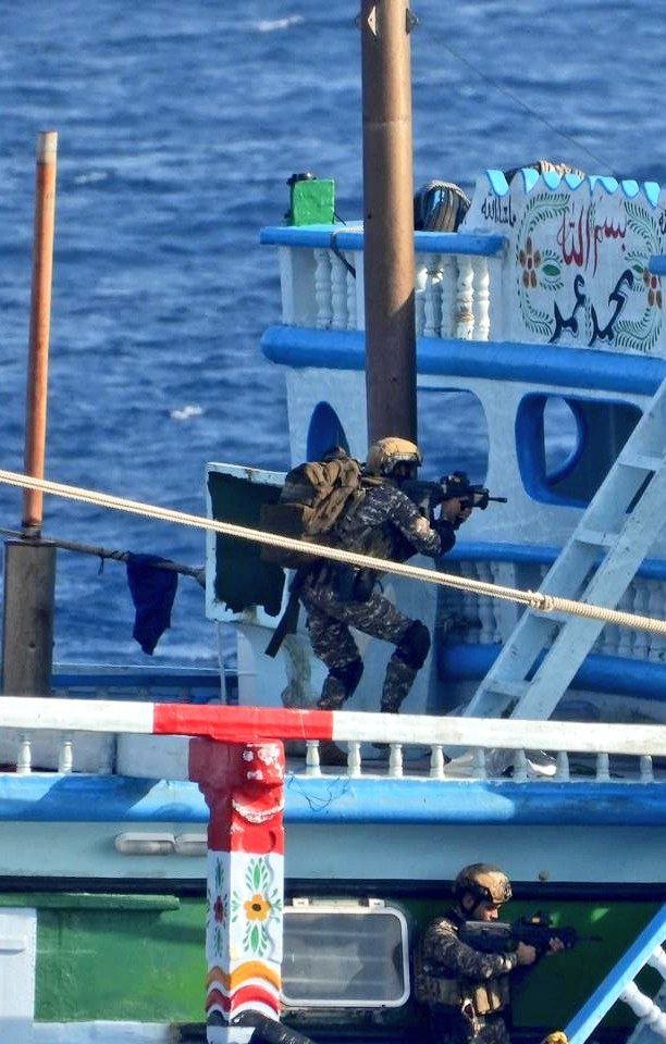 MahalaxmiRaman's tweet photo. Breaking: 🚢🚢
#IndianNavy foils another #Piracy attempt along East coast of #Somalia. This time piracy attempt on FV Omari with the intervention of #INSSharada. Indian Navy ensures successful release of the crew 11 #Iranian & 8 #Pakistani nationals.
MARCOS 🔥 🏴☠️🏴💥 🇮🇷🇮🇷 🇵🇰🇵🇰🇵🇰 https://t.co/dnb70iNqr6