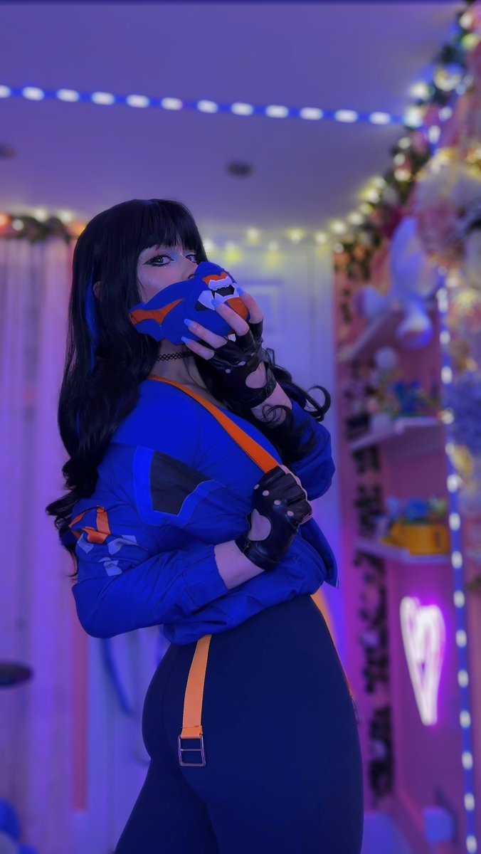 AthenaAryn's tweet image. “I’ll handle this” 👀 

Live now🔵

@VALORANT @riot  #cosplay #valorant