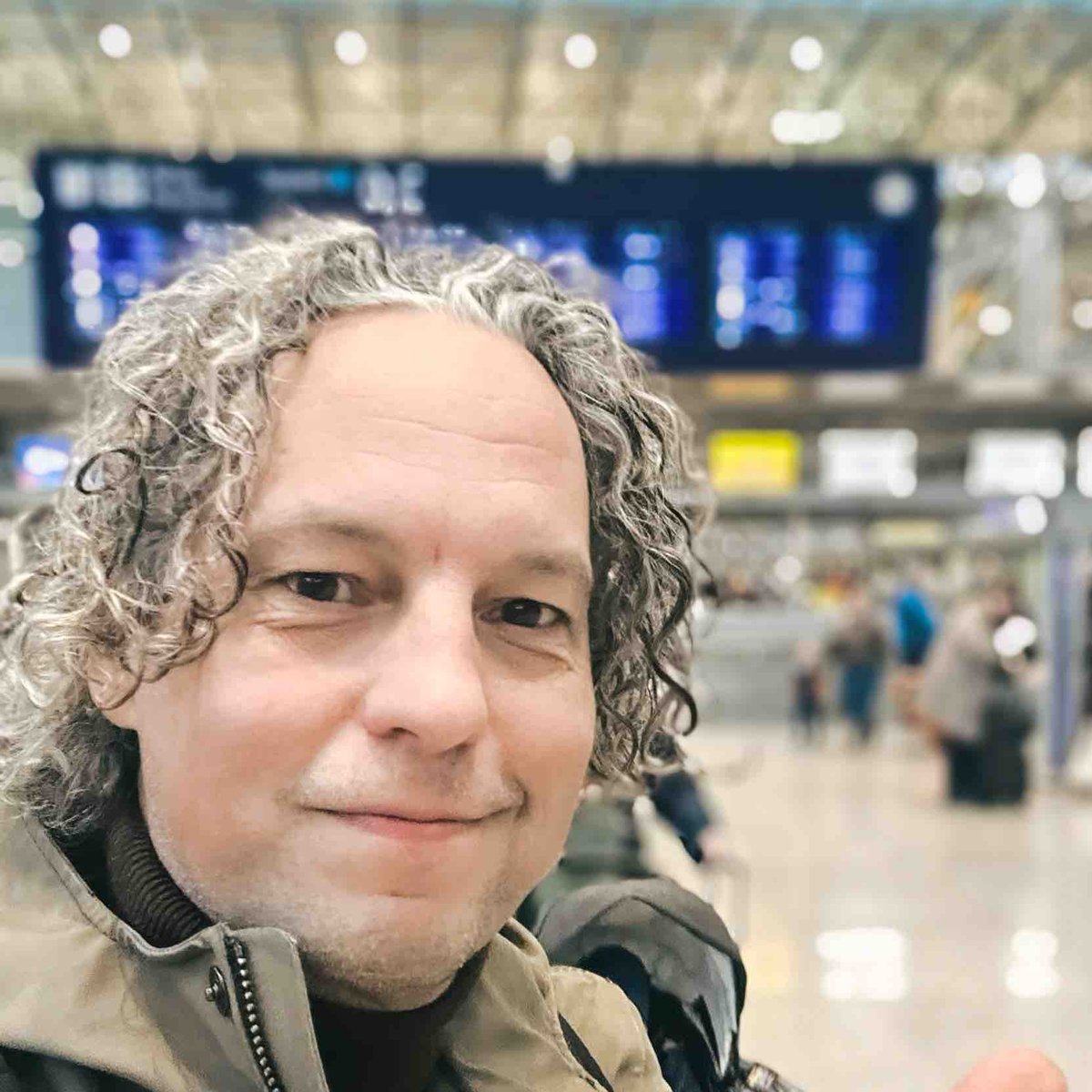 Adventure awaits! Michael Gairing at the airport, backpack ready, eyes sparkling with excitement.
Can our VR community guess where he’s jetting off to?
The world is full of mysteries, and Michael’s about to unravel one.
Stay tuned!  #MysteryDestination #VRAdventures”
