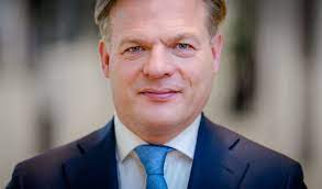 LucLujohuad's tweet photo. Wat heeft deze man, Pieter Omtzigt van NSC, de Boeren en de bevolking van Nederland, vals en ongelooflijk voor de gek gehouden voor de verkiezingen! Hij breekt met het - zelfs onrechtmatig - vasthouden aan het bereiken van de stikstof doelen in 2030, de geloofwaardigheid van zijn hele partij in een klap af terwijl er in het geheel GEEN stikstofprobleem is heer @PieterOmtzigt ! Het is nu overduidelijk waar NSC in het politieke landschap staat, namelijk aan de kant van het WEF en de EU! Het vertrouwen in de politiek en de politici heeft hiermee (al)weer een flinke opsodemieter gekregen!