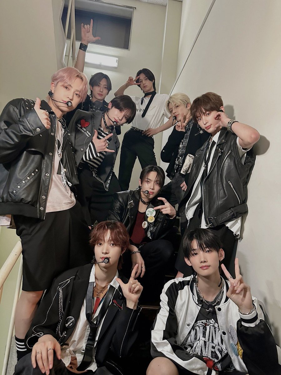 andTEAMofficial's tweet photo. [#今日のandTEAM] 240202
2024 &amp;TEAM CONCERT TOUR 'FIRST PAW PRINT' in MIYAGI

これからもLUNÉと出会う幸せな瞬間が永遠に続きますように❣️🐾

#andTEAM
#FIRST_PAW_PRINT https://t.co/MLp0j9aiy5