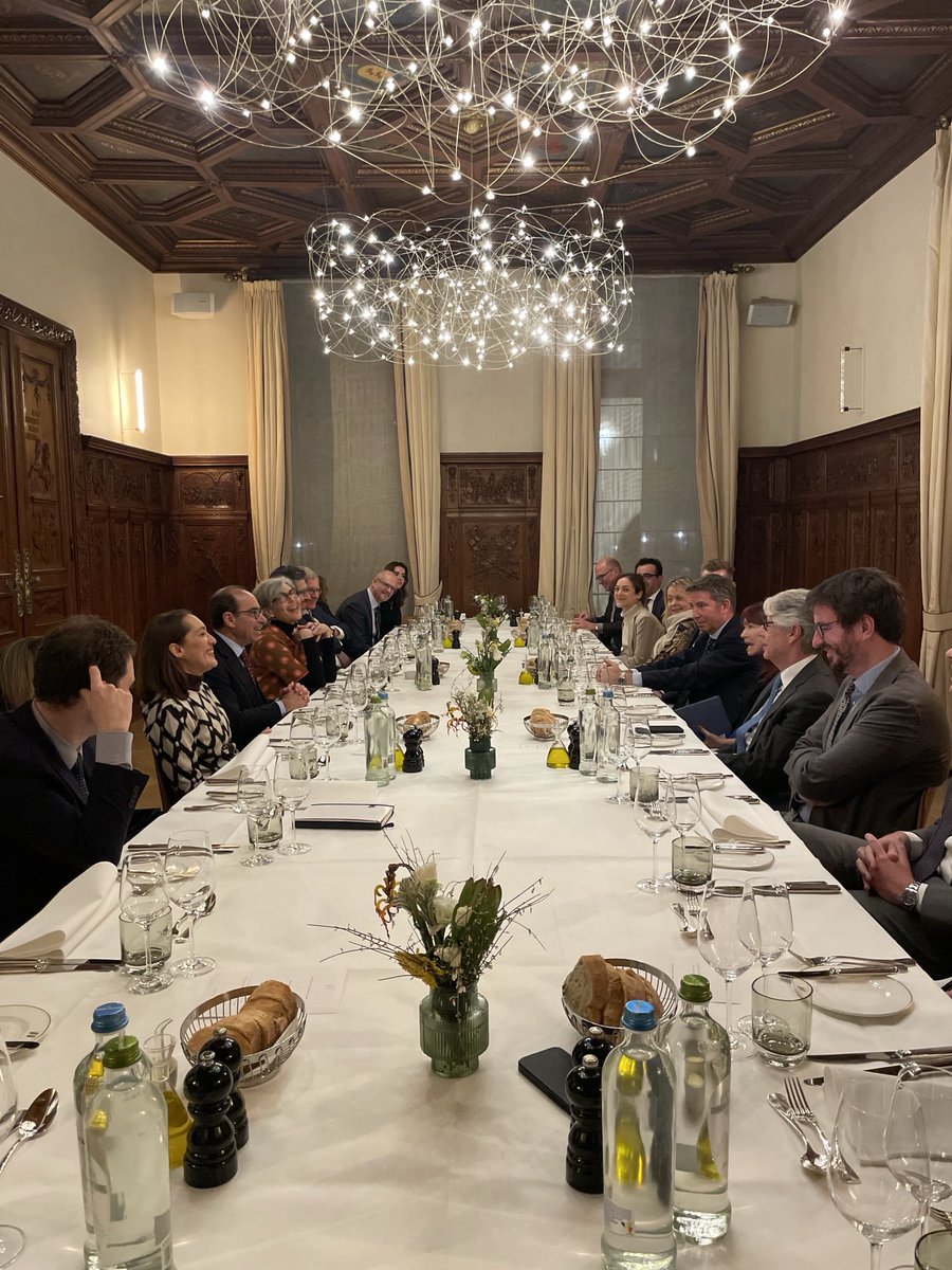 Delighted to host a very engaging dinner discussion ⁦@gmfus⁩ for NATO’s independent expert group reflecting on the Southern neighbourhood. Many thanks to ⁦@benedettabertiw ⁦@AnaSantosPinto⁩ and all our guests. #nato