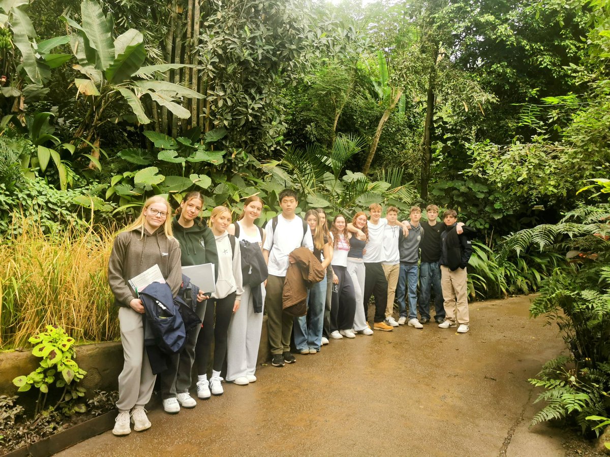 MountKellyGeog's tweet image. Brilliant tour of the @EdenProject for the @Mount_Kelly A level Geographers covering a range of topics including sustainability, rural rebranding, diversification, ecosystems and geothermal power. The perfect #geography day out in the Cornish #rainforest