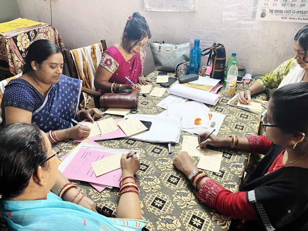 SSB Lecturers writing postcards to Hon'Ble CM, Pandian Sir, Chief Secy, HED Secy and others requesting a just rectification of our GP from 4600 to 5400.
This is a legitimate demand and must be fulfilled at the earliest.