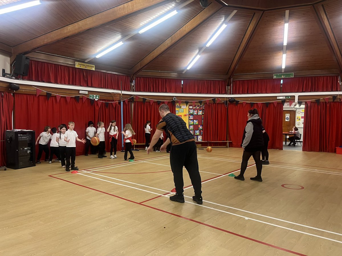 LEADERSHIP |

Great to have 3 pupils from <a href="/brannock_high/">Brannock High School</a> leading multisports for P4 pupils at <a href="/NewarthillPS/">NewarthillPS</a> 

Our coaches were delivering lots of fun games then focusing on basketball skills!

Well done to our sports coaches🤩👏🏻
<a href="/BrannockLcsc/">BrannockLCSC</a> <a href="/BrannockFridays/">Brannock Future Fridays</a> 
<a href="/NLActiveSchools/">NLActiveSchools</a>