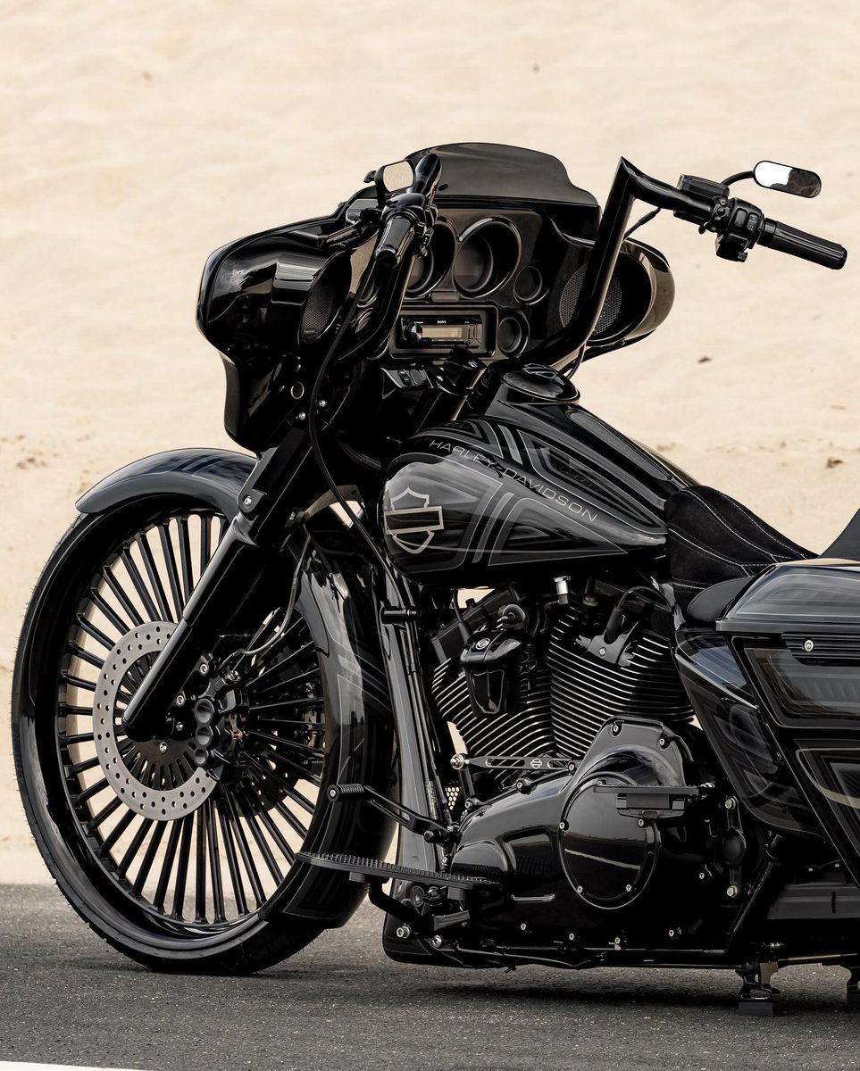 Smt_MachiningCo's tweet photo. Long Beach Custom Baggers incredible Street Glide build using the black Big Fatty wheels! Them guys knocked it out of the park!
#smtwheels #ridewiththebest #harleydavidson #streetglide #bigwheelbagger #spokewheels #forged https://t.co/gcOygDxaeH
