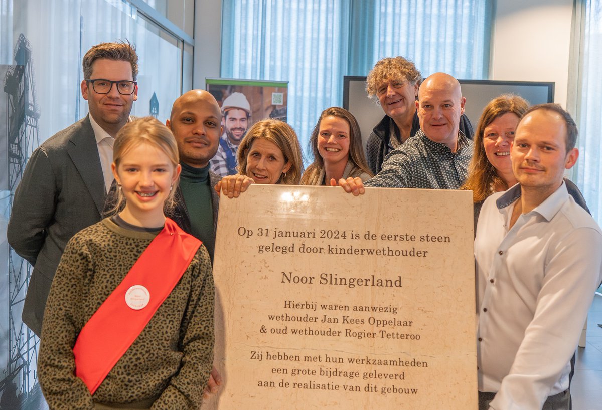 Bouwproject Wonen in Goud is op 31 januari van start gegaan. 🏡 Wethouder@jankeesoppelaar en kinderwethouder Noor Slingerland legden de 1e steen. Lees verder via 👉 obi41.nl/2p9asc39