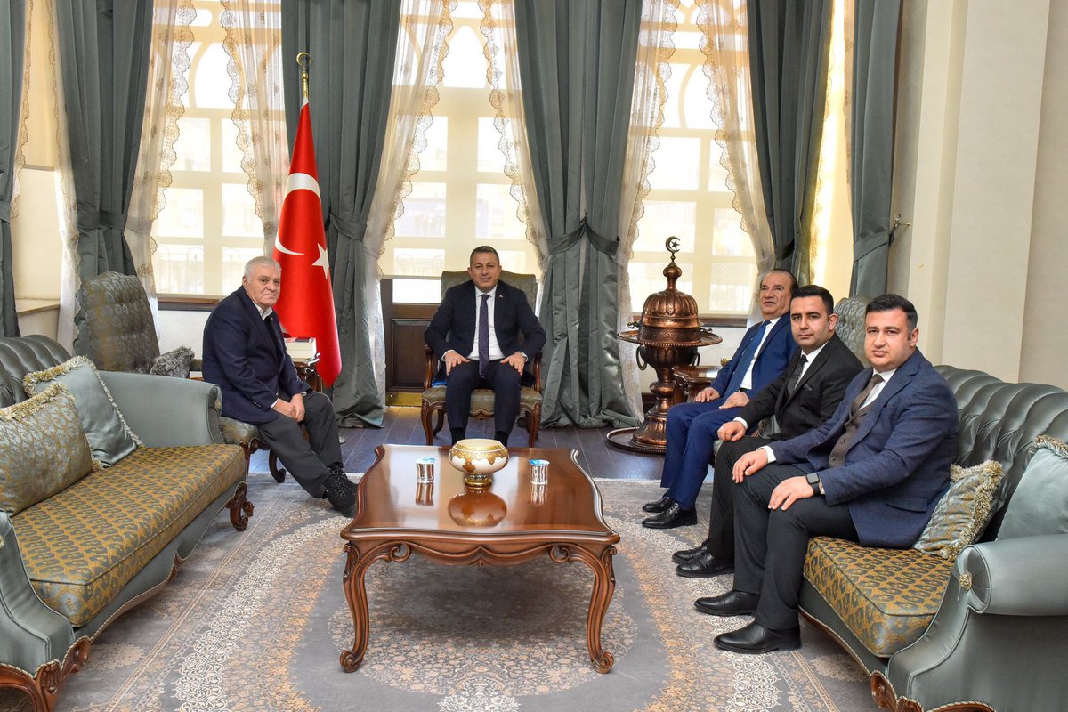 Kilis valisi Sayın Tahir ŞAHİN ‘i <a href="/TSKonfederasyon/">Türkiye Sakatlar Konfederasyonu</a> Mali sekreterimiz Gürkan Canol ve ekibimizle birlikte makamında ziyaret ettik.Kilis ilimizdeki depremzede ve engellilerin hayatlarını kolaylaştırmak  için istişare de bulunduk.Hayırlı olsun.