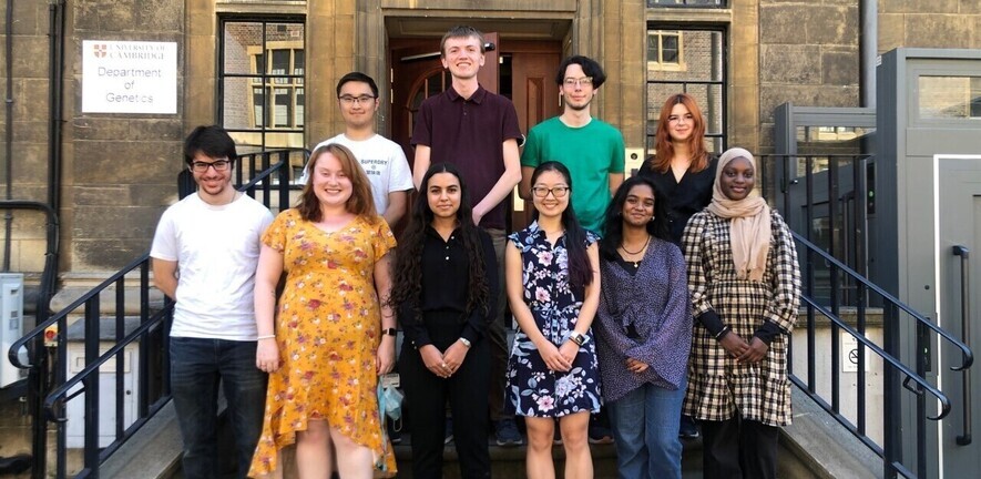 Are you a second year student looking for a paid research opportunity this summer? Look no further! We have bursaries available for summer 2024 and are welcoming applications. 🚨Deadline 03 May 🔗gen.cam.ac.uk/undergraduate/…