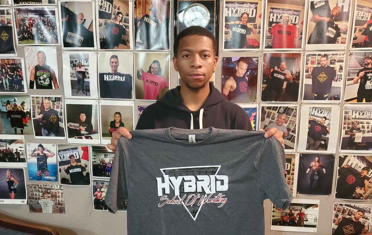 Hybridsow's tweet photo. Cool having @IamLioRush stop by the school a couple of times this week. Hope to see you back again soon. #Illbeme #czw #wwe #205live #cruiserweight #nxt #moth https://t.co/7TIkJtB7qc