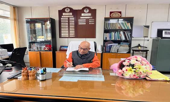 Shri Pawan Kumar assumes charge of Chief Adviser (Cost) in Department of Expenditure, @FinMinIndia A 1992-batch officer of the Indian Cost Accounts Service under Department of Expenditure, Ministry of Finance, Pawan Kumar was holding the charge of Additional Chief Adviser…