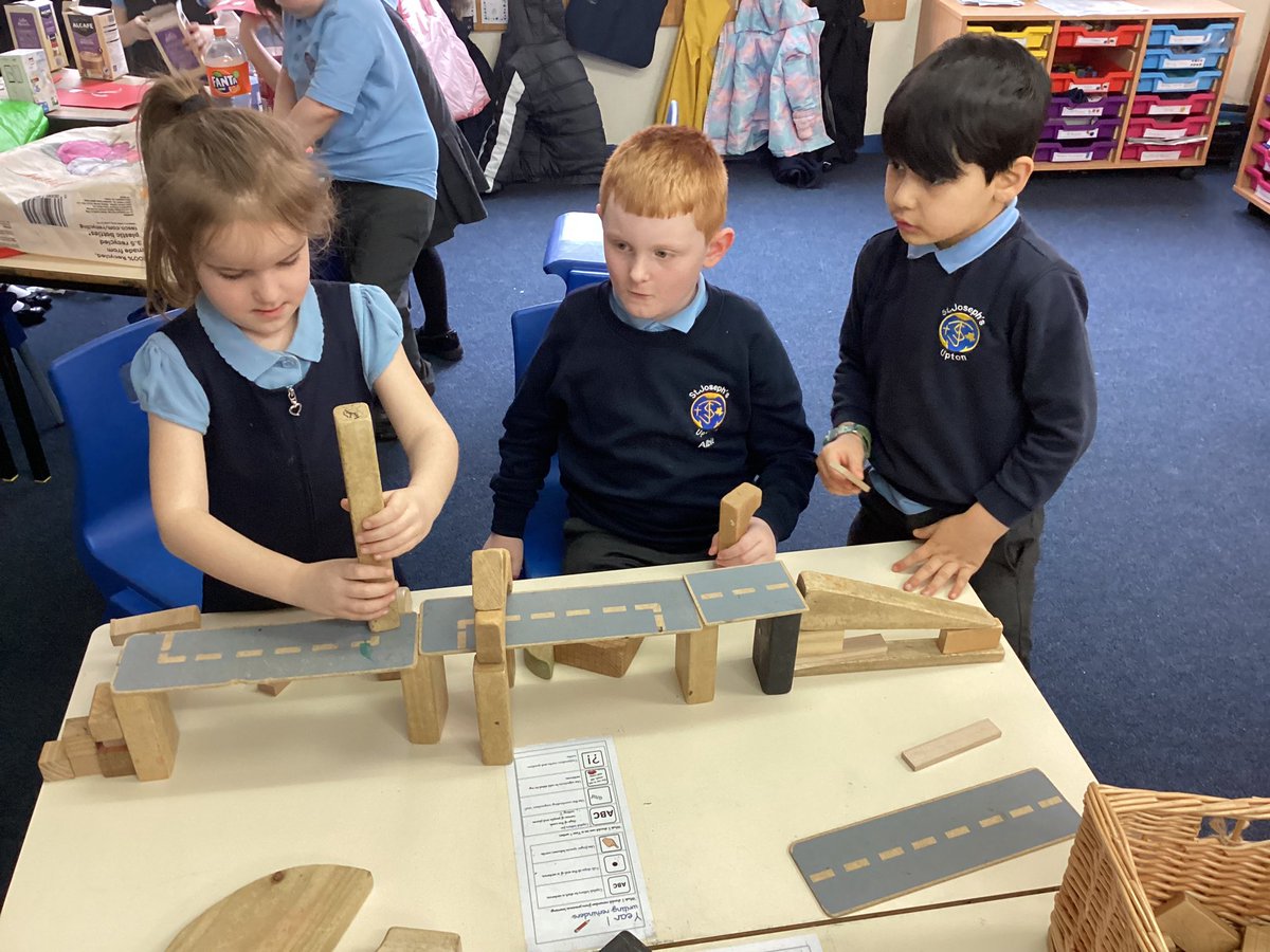 StJosephU's tweet photo. 1HW are using different constructions kits to test out which materials are best to build a bridge. They have shown great teamwork this afternoon! #SJUDT https://t.co/ozSfB0cCif