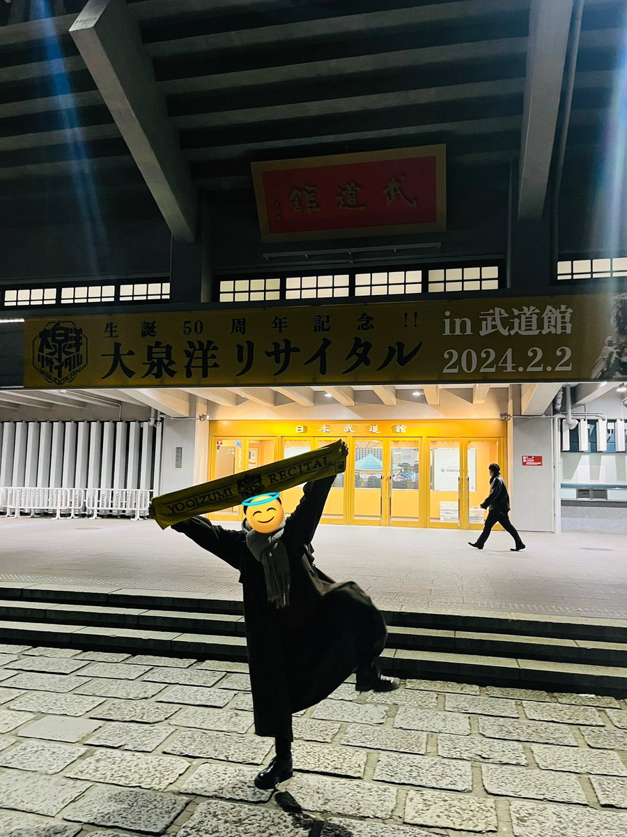 flag_326's tweet photo. ライブ後ウキウキなワシ
ポーズどうにかならんかったんか https://t.co/UwpHWZg8CU