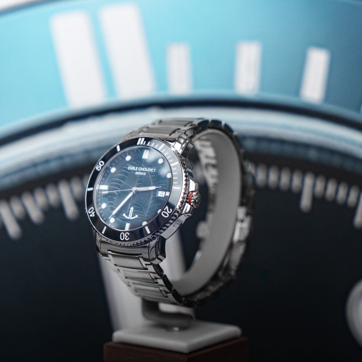 Drawing inspiration from the legendary depths of the Challenger Deep, the deepest known point on Earth, our collection mirrors the resilience and mystery of the ocean.