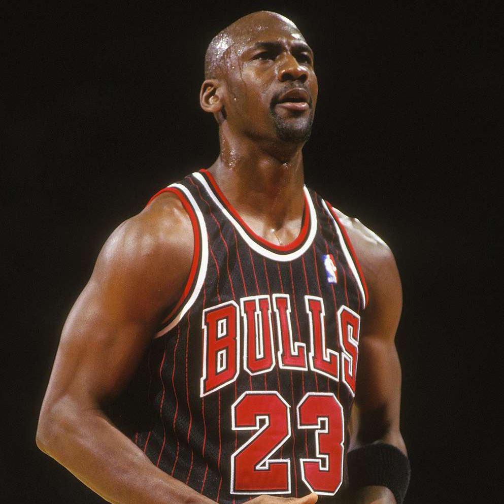 camarada_wood's tweet photo. Michael Jordan conquistou 5 MVPs na carreira; em 4 das 5 vezes, ele atuou em TODOS os 82 jogos da temporada. No outro, participou de 80 jogos.

10 vezes Scoring Champion, sendo em 9 das 10 vezes eleito All-Defense 1st team.

Se quisesse, teria jogado em alto nível por 20 anos. https://t.co/XdBcdKt2t7