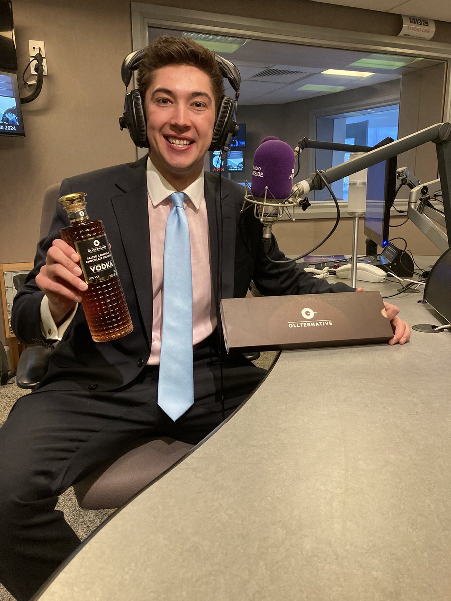 RichardStead's tweet photo. Fresh from his @bbcapprentice elimination @Ollie_Medforth has been to visit us.

📻 Hear him after 3pm

@RadioHumberside @BBCRadioLincs https://t.co/ZEYcBZ3lfU
