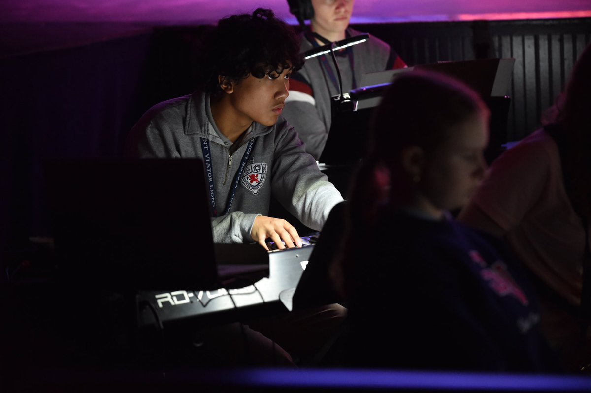 stviatortheatre's tweet image. We have another student matinee performance of LITTLE SHOP this morning! This show would not be possible without the incredible students playing in our pit band: Frankie (Clarinet &amp;amp; Sax), Tommy (Drums), Rian (Keyboard), Brendan (Percussion), Johnny (Bass), &amp;amp; Chloe (Clarinet)! 🎶