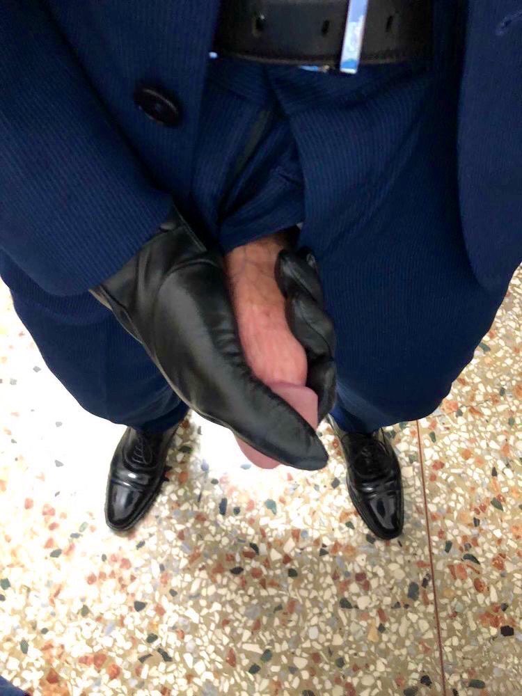 suitedandgloved's tweet photo. Open your mouth! 😈🧎🔥  

#cashmaster #moneyslave #findom #paypig #domination #cashfag  

 @findominfluence @rt4dom @RT4Kings @rt_feet @findomhome @AlphaMaleWorld1 @officer_rt https://t.co/7PQ7cdThxc