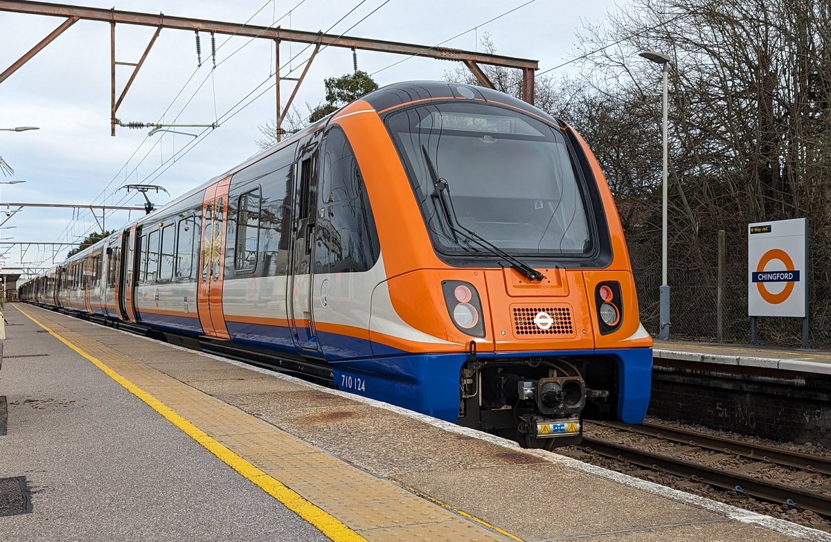 DownOnTheStour's tweet photo. Chingford &amp; Enfield Lock ✅

It's about time I chipped away at the Overground and I've started with the old stomping grounds of the 315s at Chingford and Enfield Lock 👏

Not the same without those PEPs 😪

#DOTS #railwayphotography #trainphotography #overground #class710 https://t.co/gDx93uDGhv