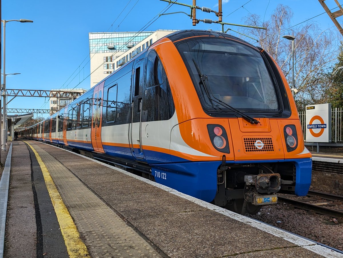 DownOnTheStour's tweet photo. Chingford &amp; Enfield Lock ✅

It's about time I chipped away at the Overground and I've started with the old stomping grounds of the 315s at Chingford and Enfield Lock 👏

Not the same without those PEPs 😪

#DOTS #railwayphotography #trainphotography #overground #class710 https://t.co/gDx93uDGhv