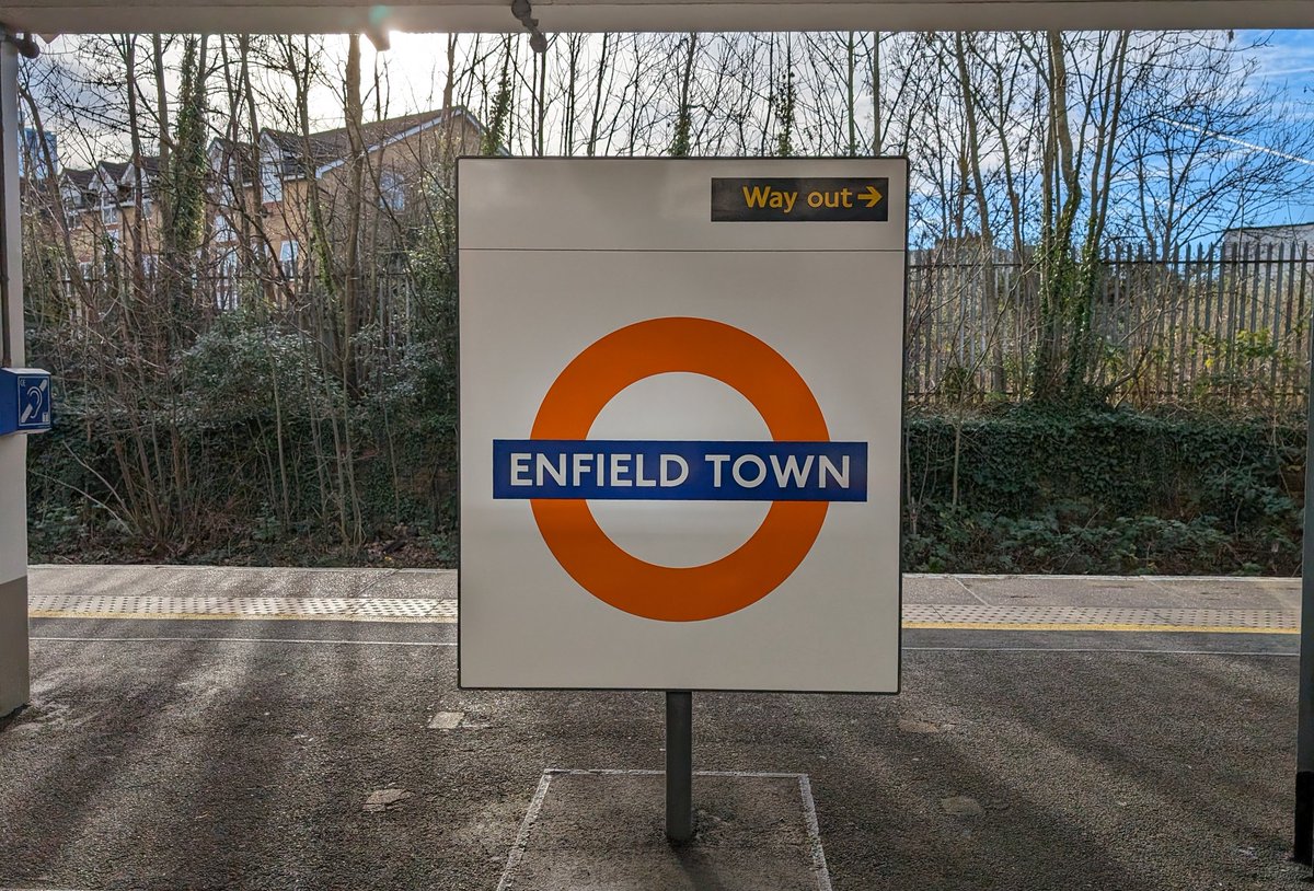 DownOnTheStour's tweet photo. Chingford &amp; Enfield Lock ✅

It's about time I chipped away at the Overground and I've started with the old stomping grounds of the 315s at Chingford and Enfield Lock 👏

Not the same without those PEPs 😪

#DOTS #railwayphotography #trainphotography #overground #class710 https://t.co/gDx93uDGhv