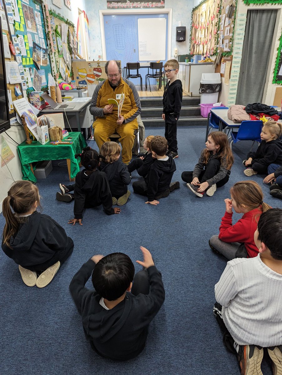 StAntsShipley's tweet image. C2 had a lovely visit from a Secret Reader this afternoon! 📚🥰

#teamsas #secretreader