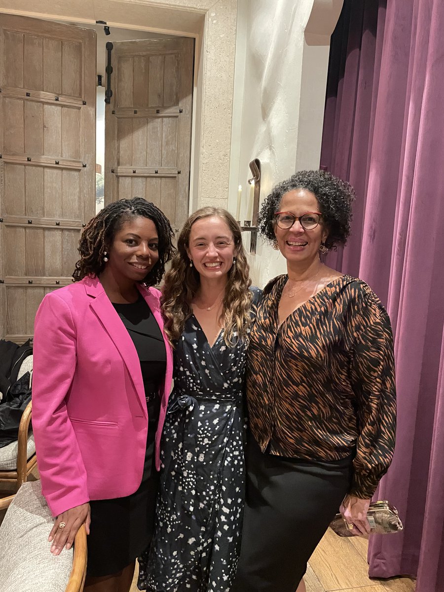 MyBestSchott's tweet photo. @VirginiaABrown @FaithEFletcher tldr: mentorship matters, @FaithEFletcher @VirginiaABrown are the BEST, and everyone should go read our new publication, "What Bioethics Owes Reproductive Justice," in @bioethics_net 😊❤️ https://t.co/U4xrAdznku